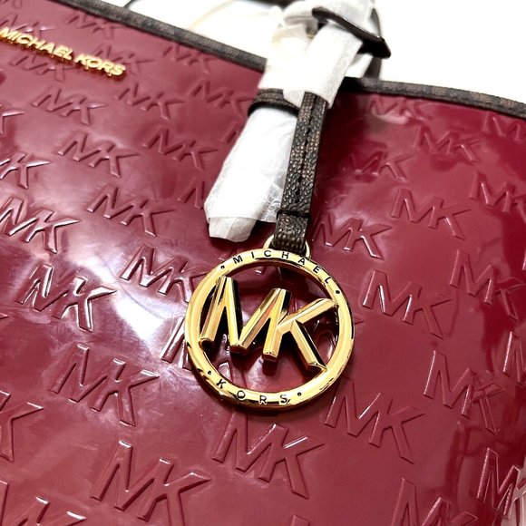 NWT Michael Kors Jet Set Tote Bag Debossed Patent Mulberry Red Gold Charm $330 - Picture 4 of 10